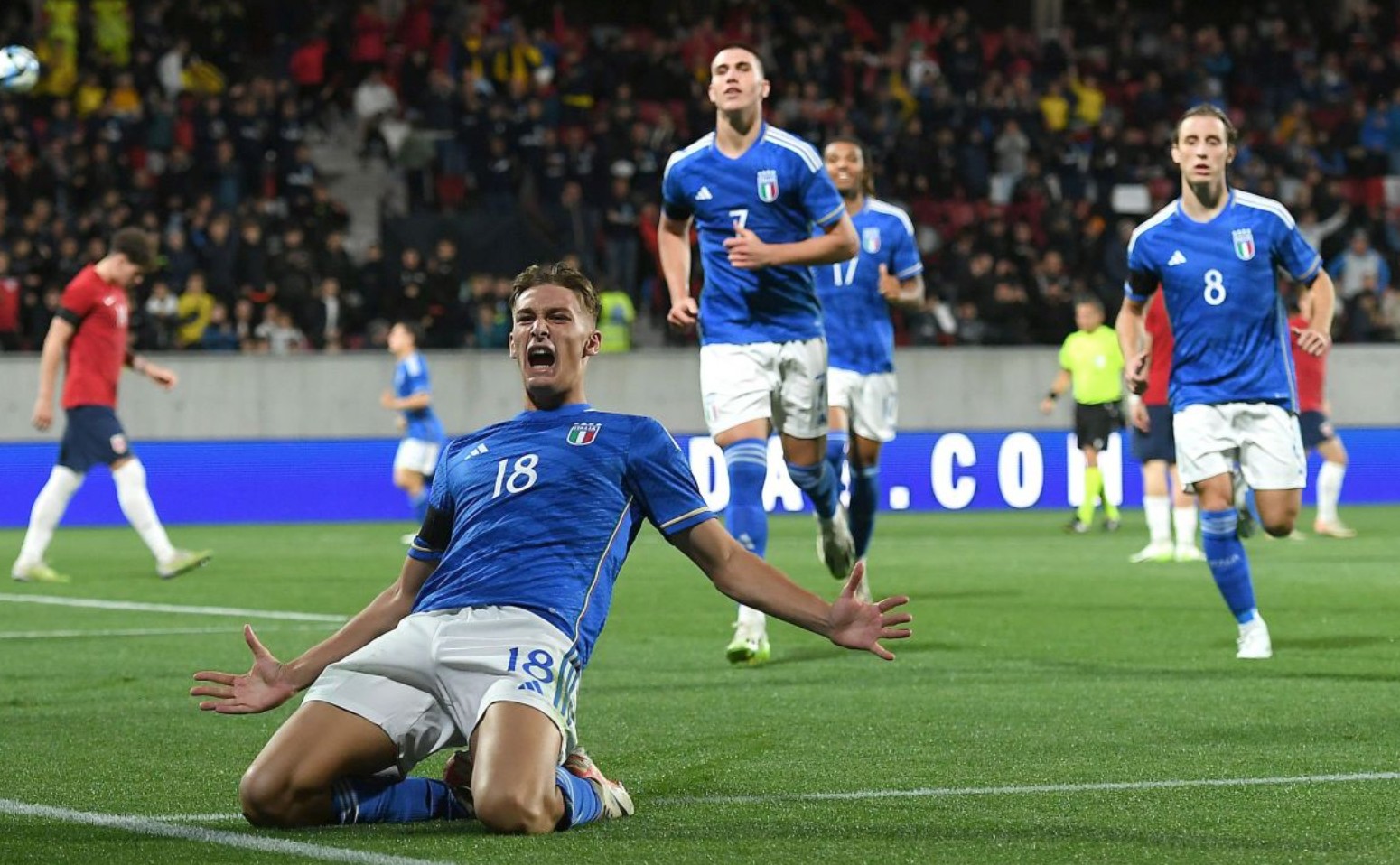 英超首次密集赛程开启，曼城瞄准19连胜纪录，热刺迎战连败克星纽卡斯尔（英超密集赛程启动，曼城冲击19连胜，热刺再战克星纽卡）