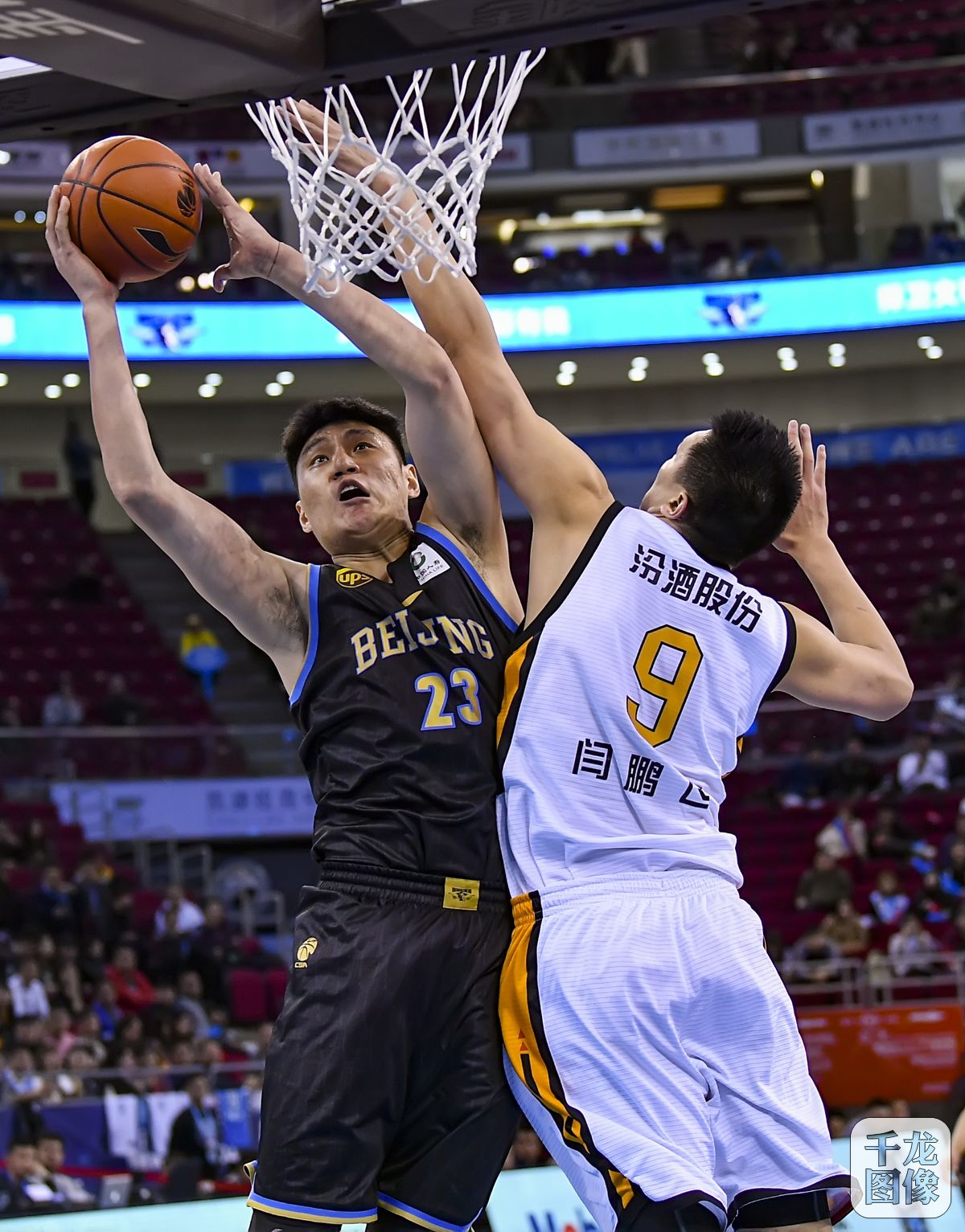 国际雪联大跳台世界杯云顶站单板滑雪男子决赛：苏翊鸣夺冠（苏翊鸣称雄云顶站，夺单板大跳台世界杯男子决赛冠军）