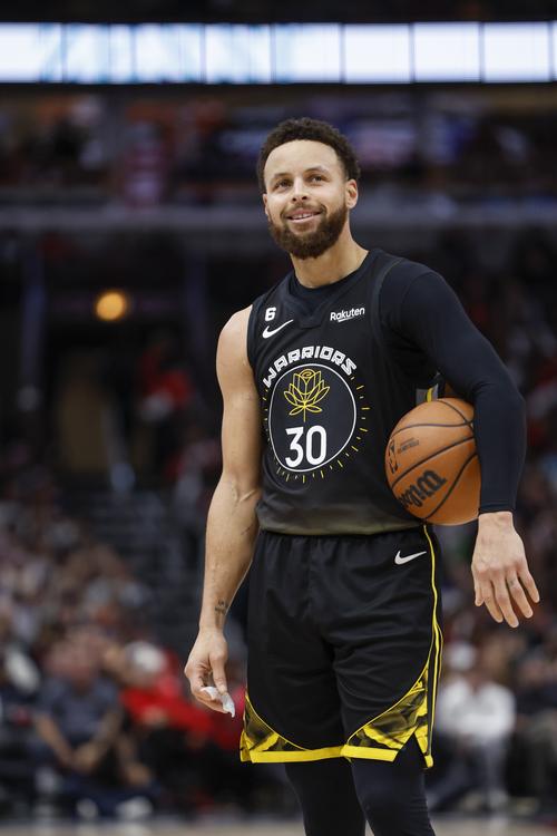 特瓦斯随行西班牙国王访华，向国内推广西甲联赛（随西班牙国王访华，特瓦斯在华推介西甲联赛）