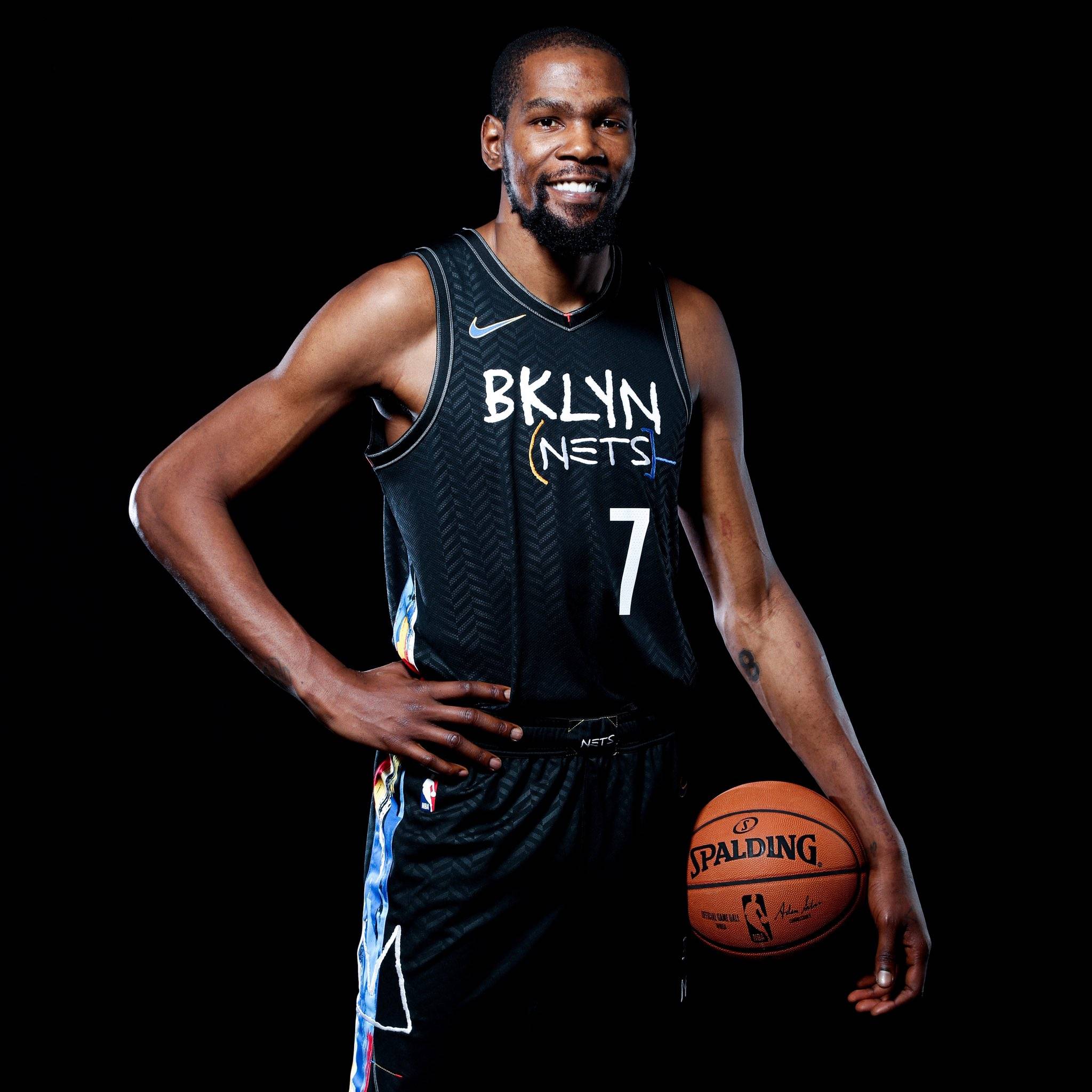 孙悦娇妻陈露现状：打高尔夫穿名牌，在美国很滋润，回应网络相亲（孙悦妻子陈露近况：在美生活惬意，常打高尔夫、穿大牌，并回应网络相亲）