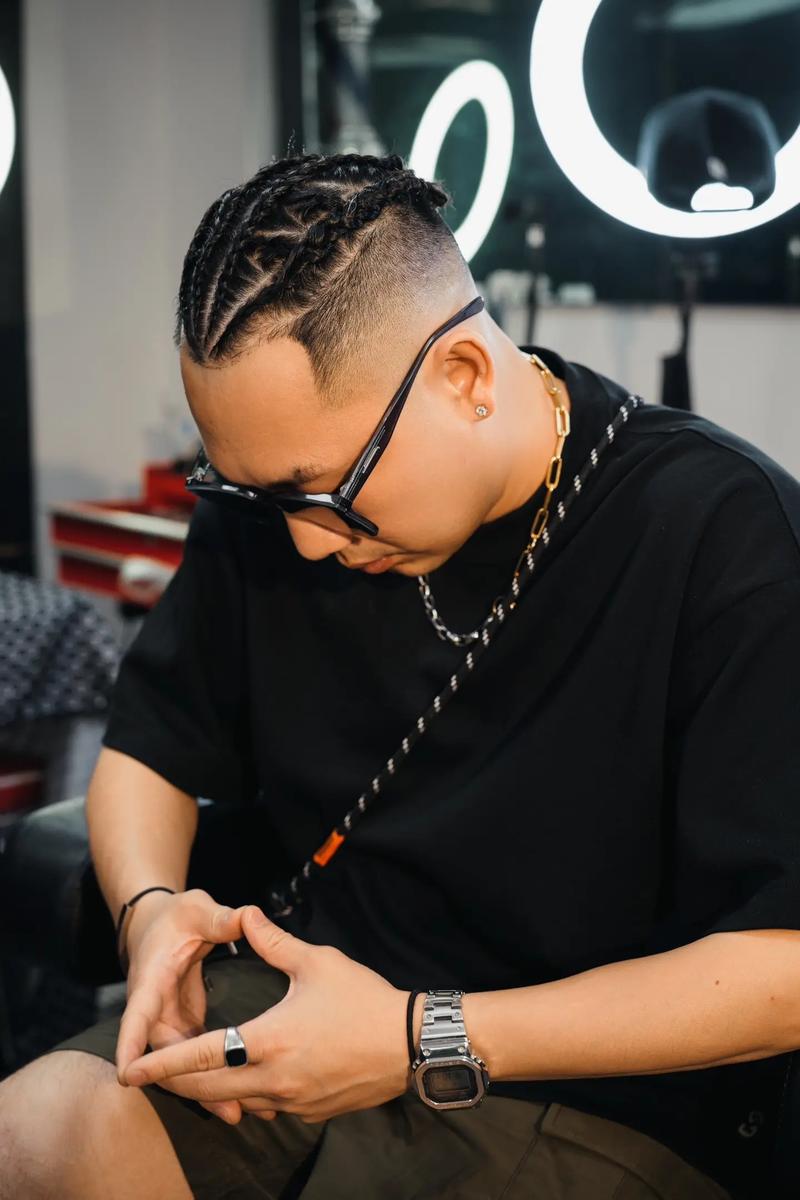 记者：埃里克佩戴面具训练，霍安将在国际比赛日后回归（记者称埃里克戴面罩参加训练，霍安预计在国际比赛日后复出）