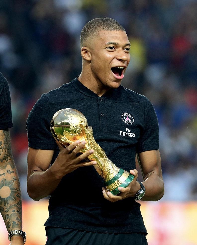 主裁谈拜仁点球：塔的手扩大了接触面积；凯恩的肘碰到了对方（主裁解释拜仁点球判罚：塔手臂扩大防守面积，凯恩肘部与对手有接触）