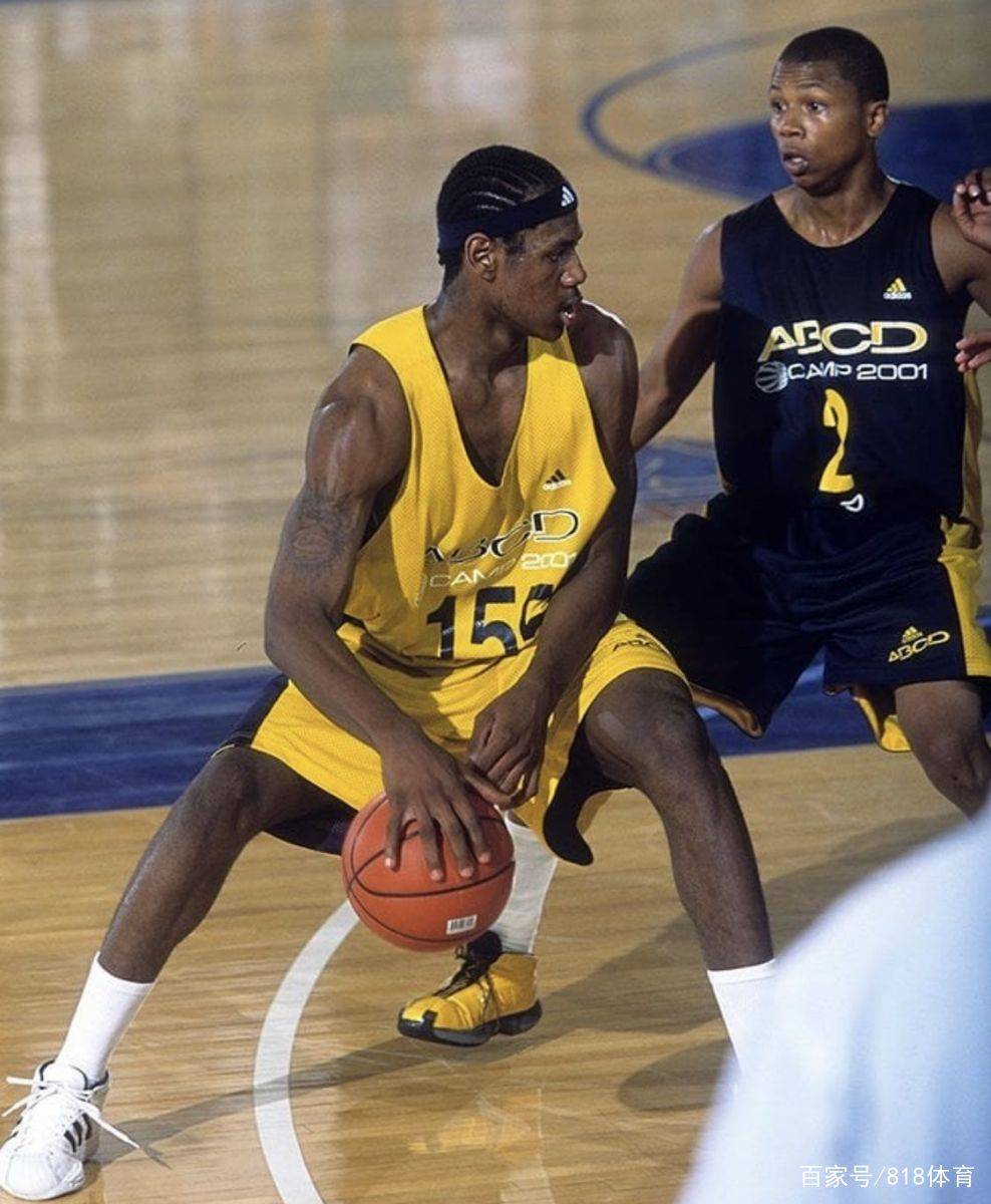 瓜帅：我们要拿98分才能英超夺冠；与摄影师冲突后马上道歉了（瓜帅：英超夺冠需拿到98分；与摄影师冲突后已迅速道歉）