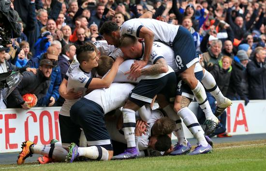 巴黎人报关注蓉城罚单：中国俱乐部因球迷种族歧视对方球员被罚6万欧（巴黎人报聚焦蓉城罚款：球迷种族歧视对手球员致中国俱乐部被罚6万欧元）