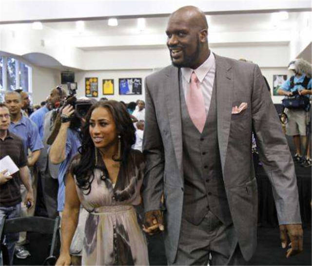 中超9／10月最佳阵容：卡扎伊什维利领衔，吴曦、吕焯毅入选（中超九、十月最佳阵容揭晓：卡扎伊什维利领衔，吴曦与吕焯毅上榜）