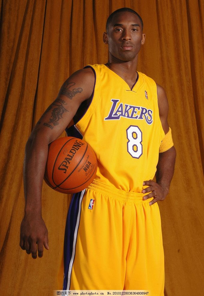 状态低迷遭遇三连平，皇马丢掉西甲积分榜榜首（三连平状态不佳，皇马让出西甲榜首）