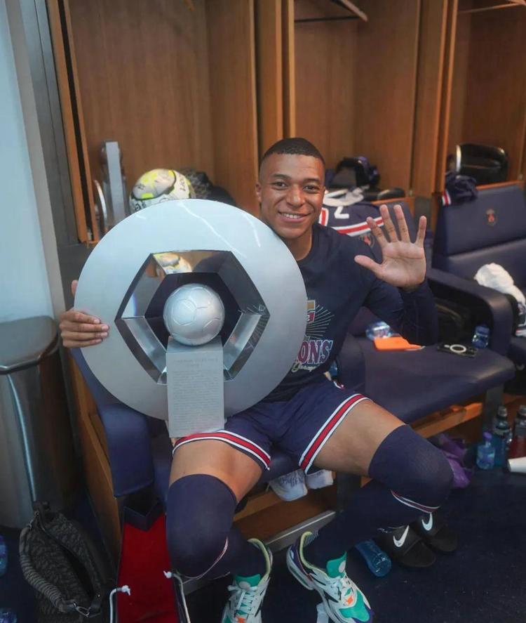 内马尔能在17分钟帽子戏法，就能带巴西队争世界杯，安帅考虑一下（内马尔17分钟戴帽，足以带领巴西冲击世界杯，安帅该考虑了）