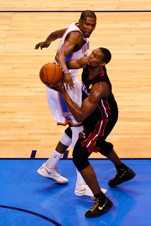 杜兰特稳定输出决定比赛走向（杜兰特稳健发挥左右战局）