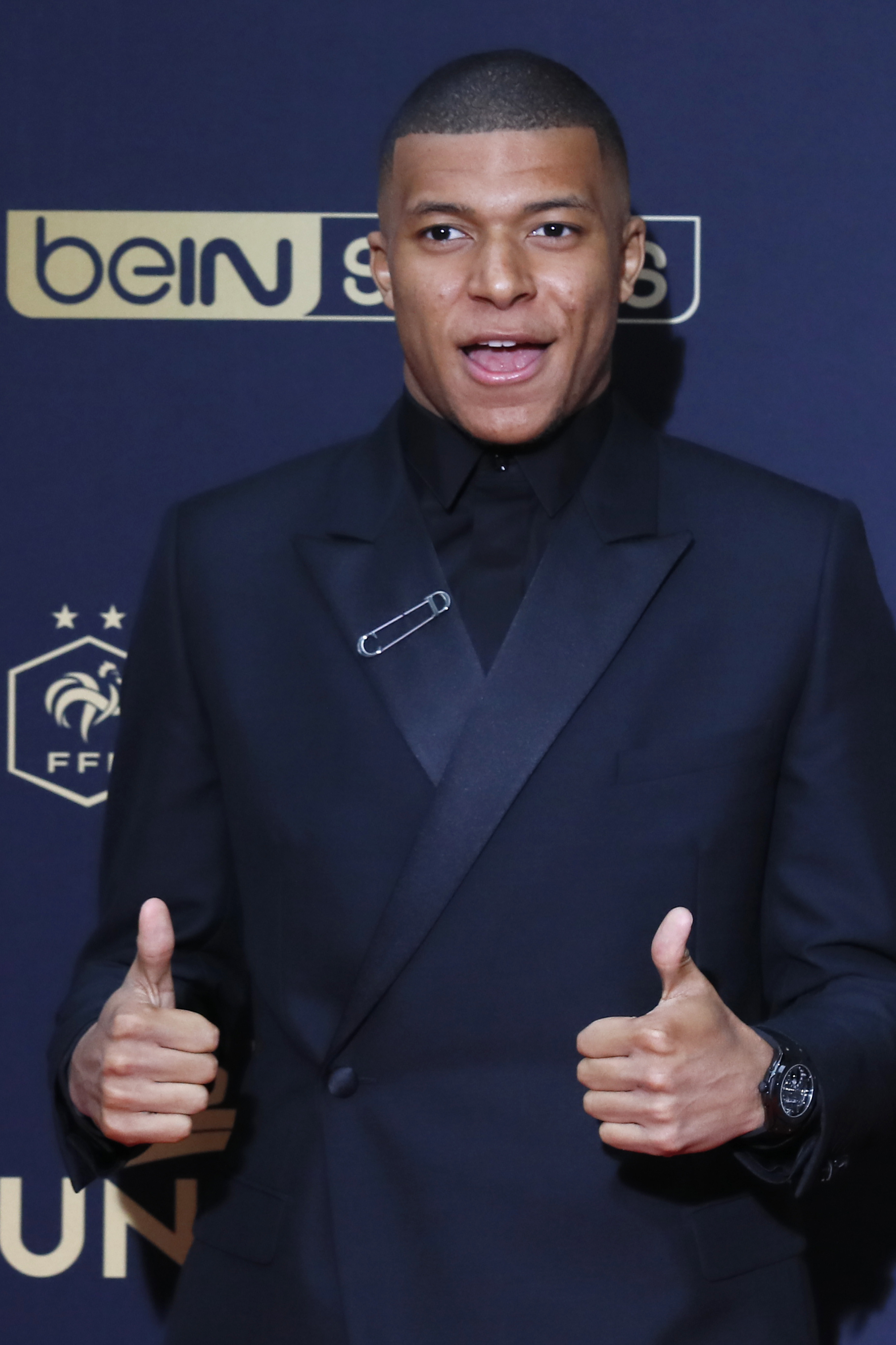 放弃阿根廷选择为意大利出战？卡斯特罗：我不能也不想那么做（改披意大利战袍？卡斯特罗：我做不到，也不愿意）